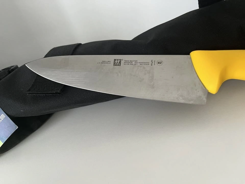 ZWILLING J.A. Henckels Twin Master 8" Chef Knife w/ Blade guard - photo 2