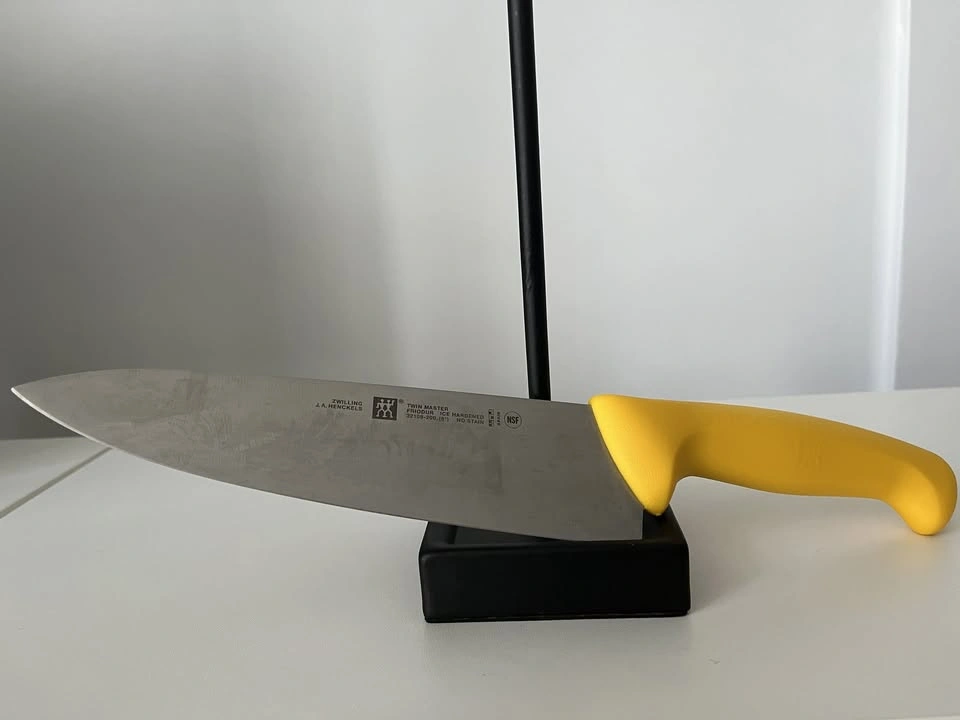 ZWILLING J.A. Henckels Twin Master 8" Chef Knife w/ Blade guard - photo 3