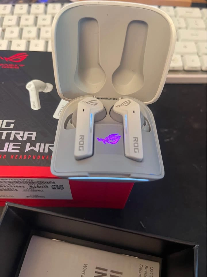 ROG Cetra True Wireless Earbuds - photo 2