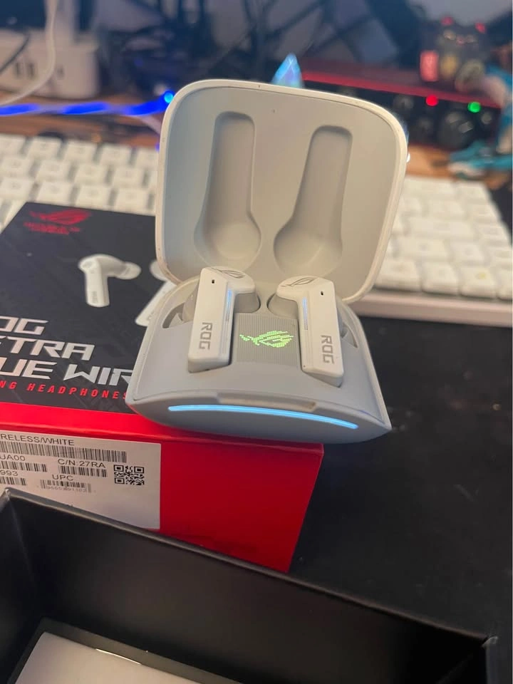 ROG Cetra True Wireless Earbuds - photo 3