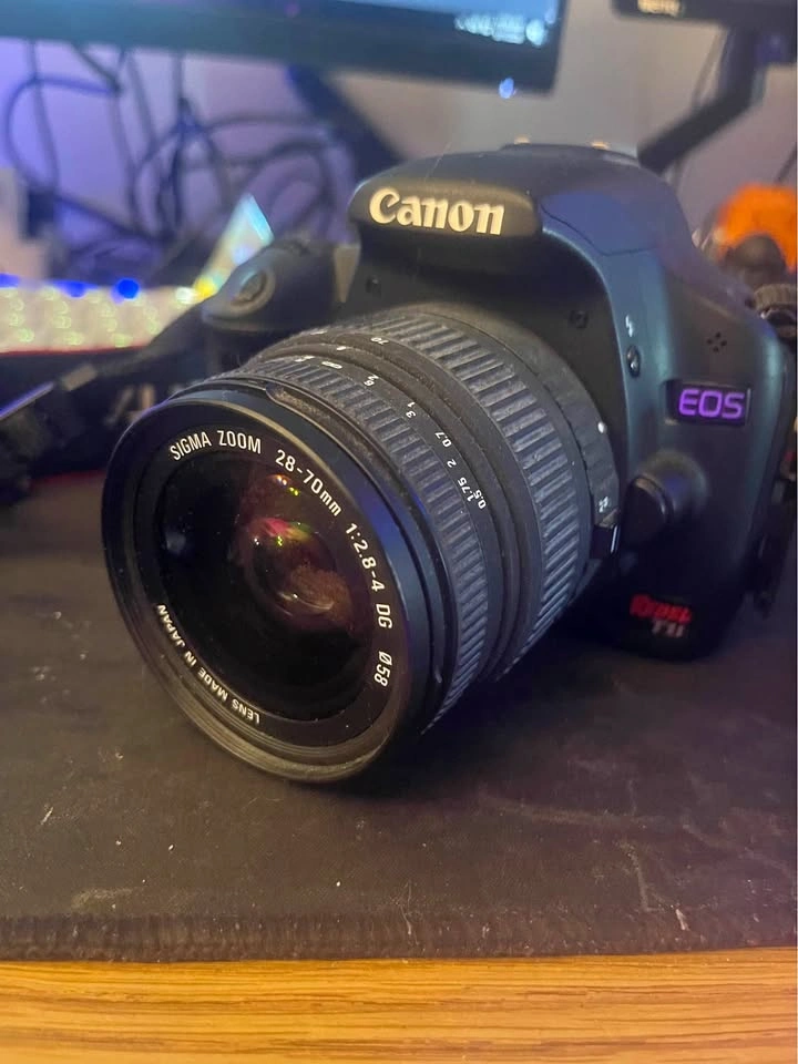 Canon EOS REBEL T11 with battery and 32GB SD