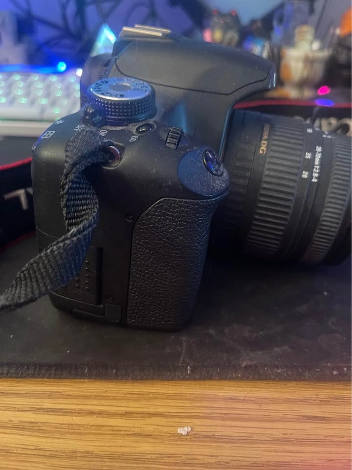 Canon EOS REBEL T11 with battery and 32GB SD - photo 2