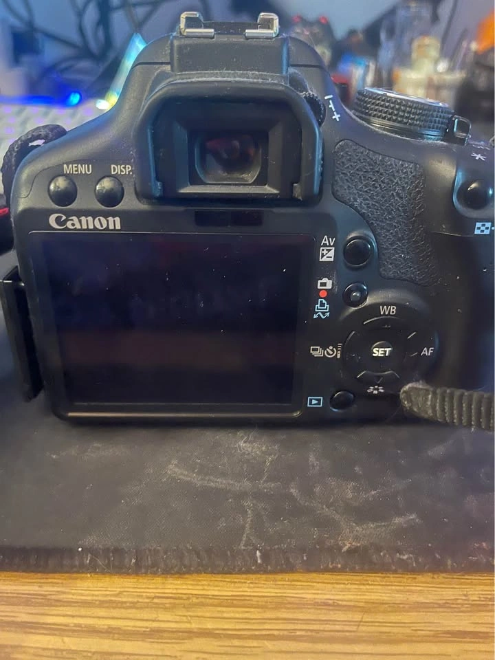 Canon EOS REBEL T11 with battery and 32GB SD - photo 3