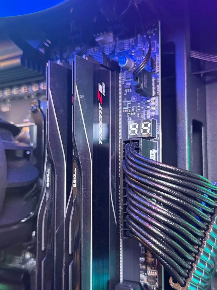 RTX 5080 High Spec PC - Ryzen 7 9800x3D, 64GB RAM, 2TB SSD - photo 4