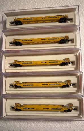 5 N-Scale Trailer Train Well Cars w/ Containers