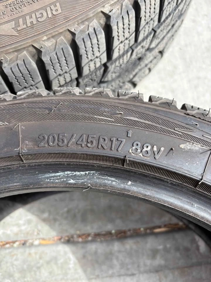 Toyo Observe GSi-6 HP Winter Tires 205/45R17 - photo 5