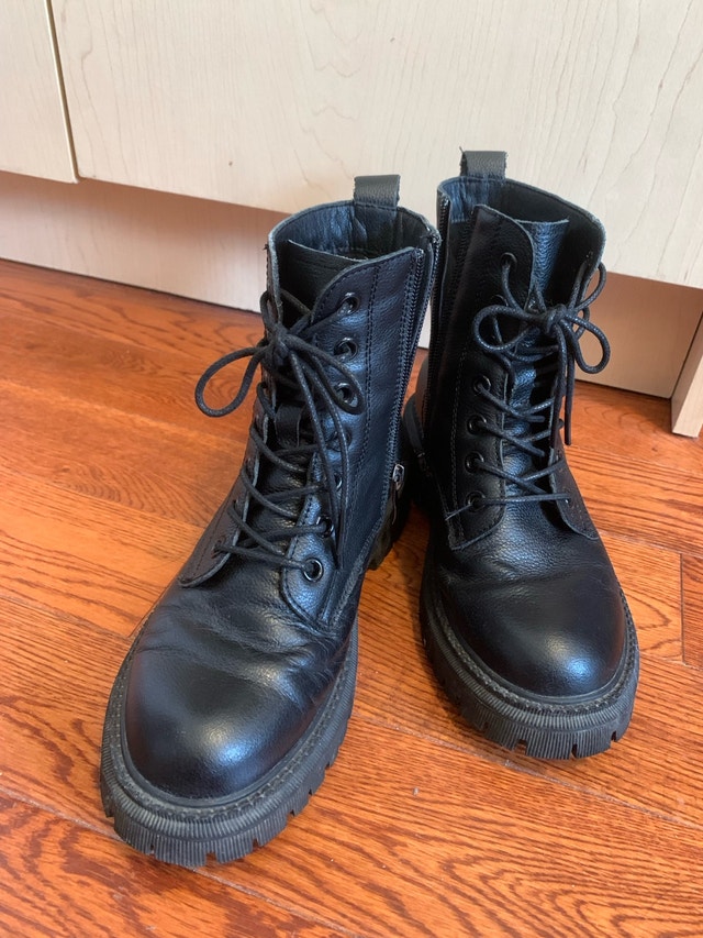 Women’s Fleece-Lined Combat Boots (Lychee Pattern Leather)