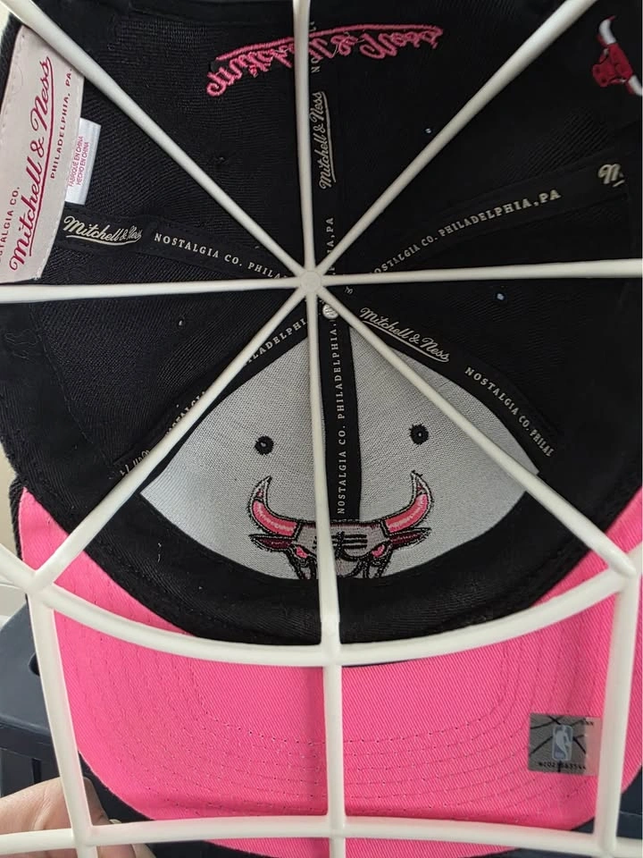 Mitchell & Ness Chicago Bulls Hat - photo 3