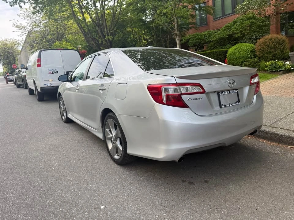 2013 Toyota Camry SE V6 - photo 3