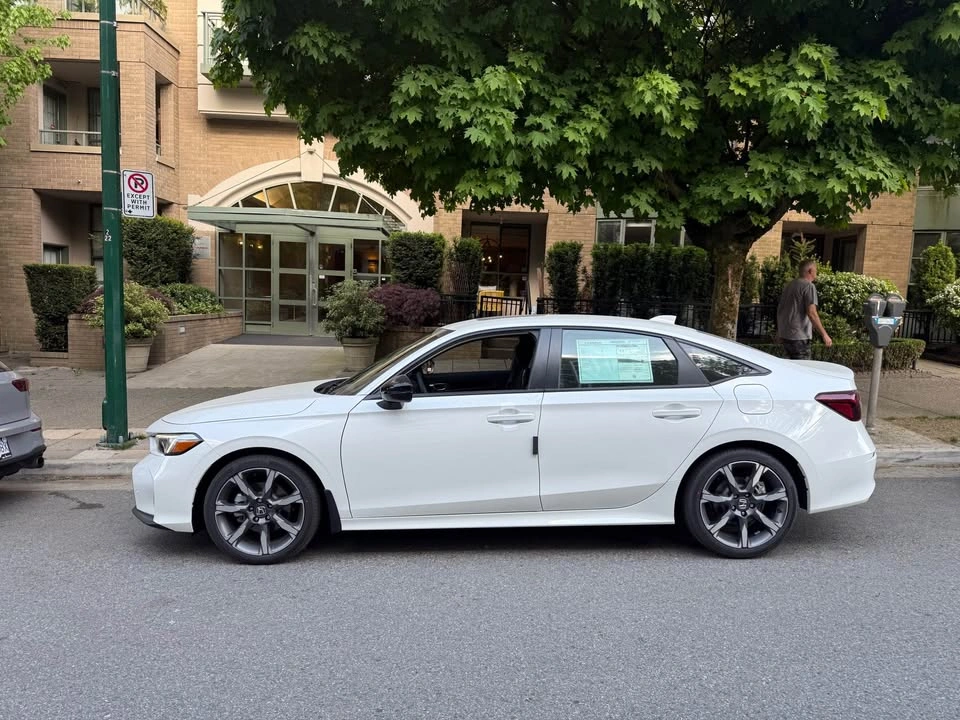 2026 Honda Civic Touring Hybrid - photo 2
