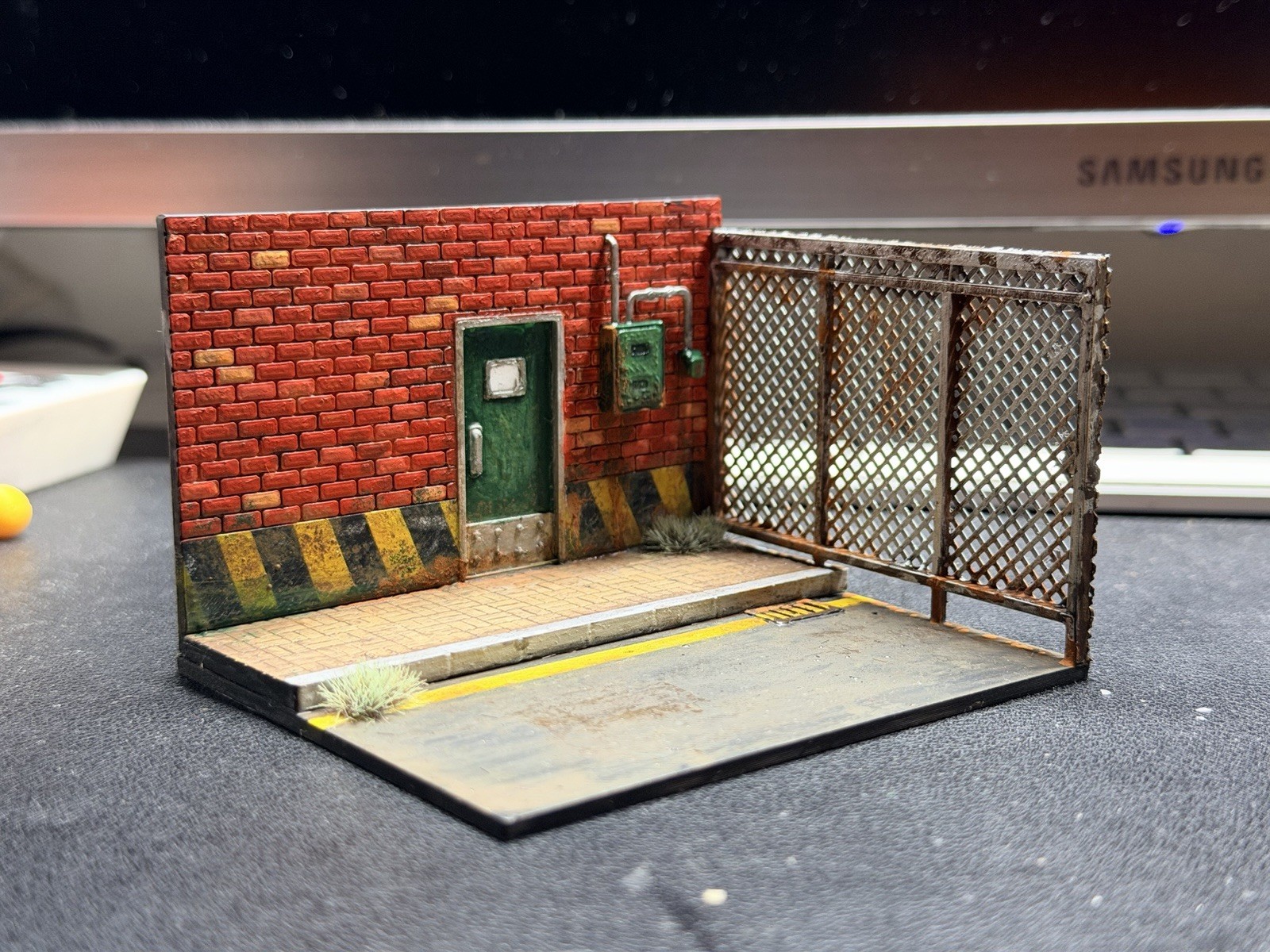 1/64 Diorama Urban Industrial Street Base