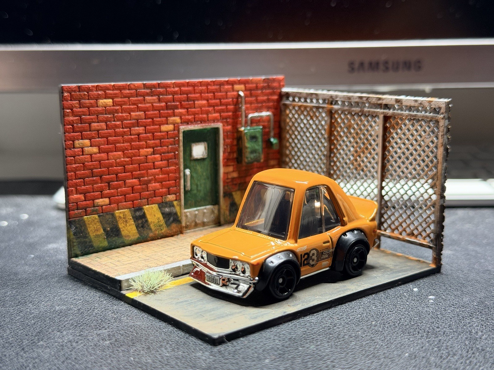 1/64 Diorama Urban Industrial Street Base - photo 4