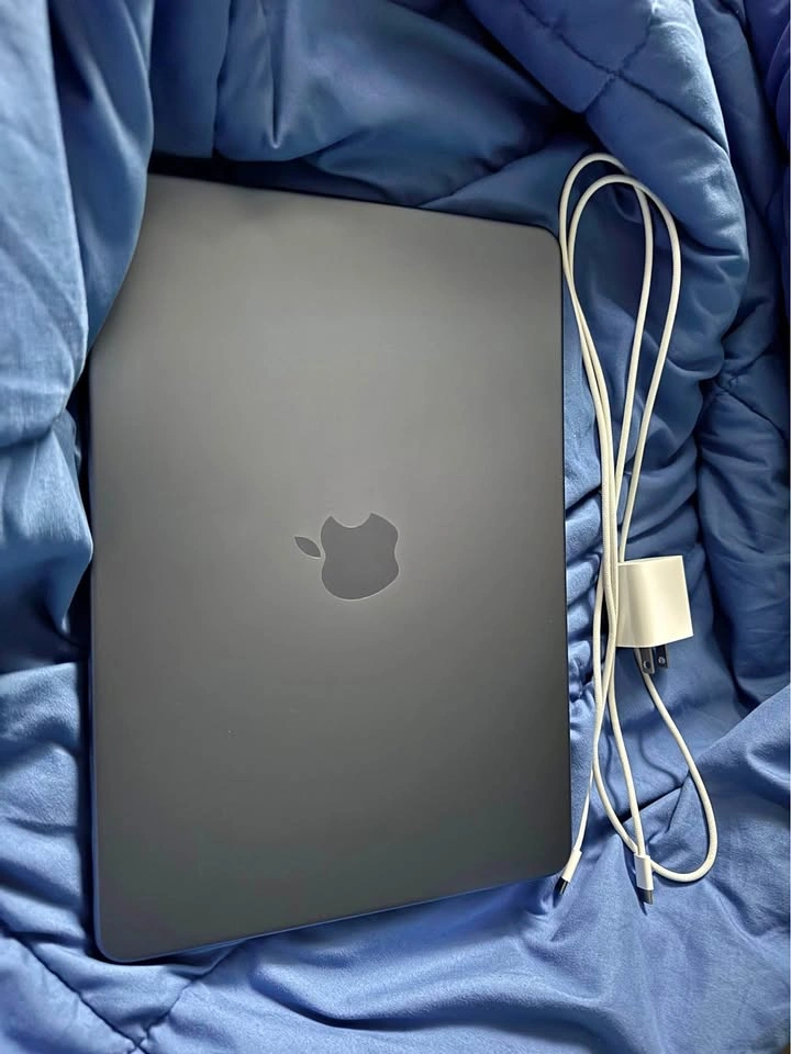 MacBook Neo indigo