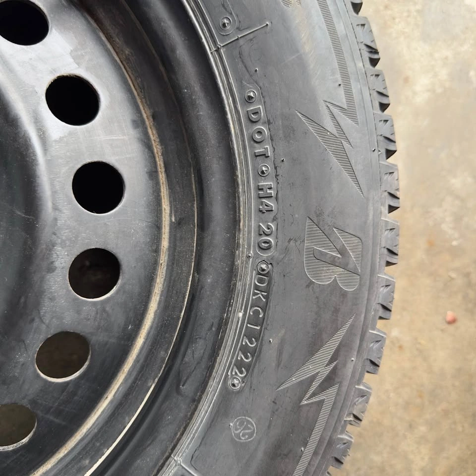 Bridgestone Blizzak WS90 Winter Tires on Rims - 205/60R16 4x114. - photo 4