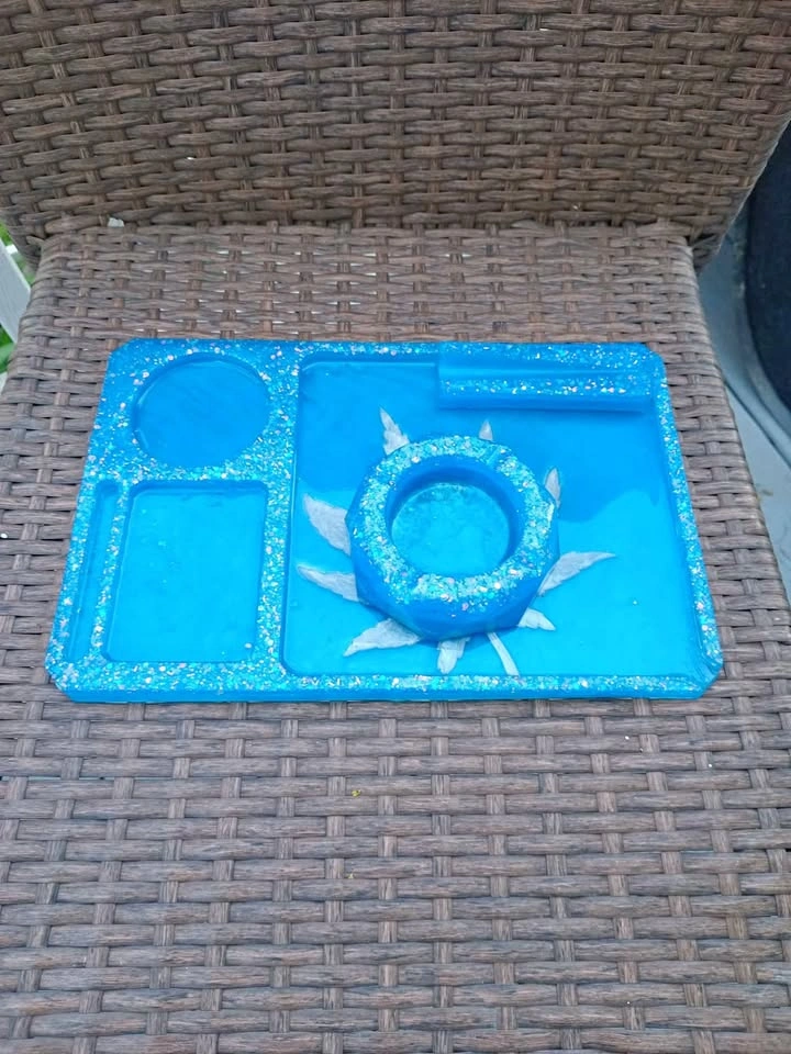 Blue Maple Leaf Ash Tray and Accessories