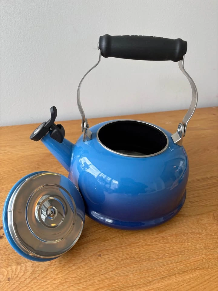 Le Creuset Classic Whistling Kettle - photo 2