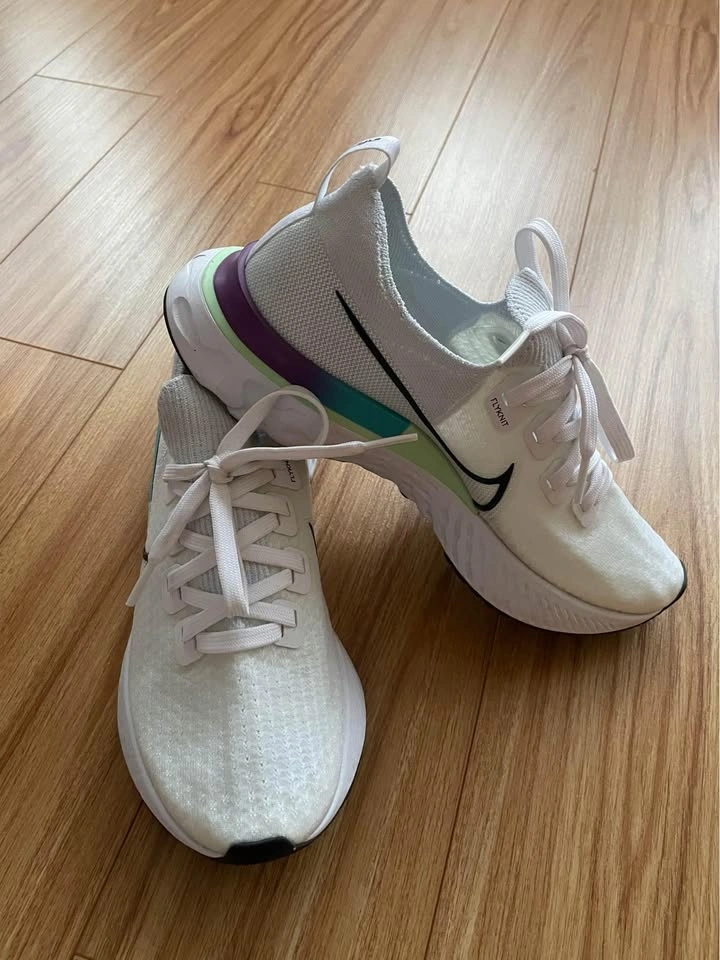 Nike Infinity React Running Shoes Women's Size 7.5 - photo 2