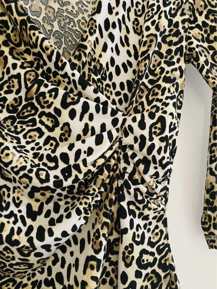 Beautiful 😍 Suzy Sheri leopard print top new size S - photo 3