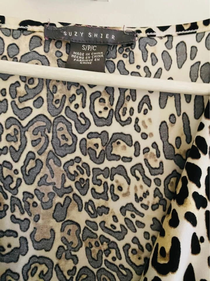 Beautiful 😍 Suzy Sheri leopard print top new size S - photo 5