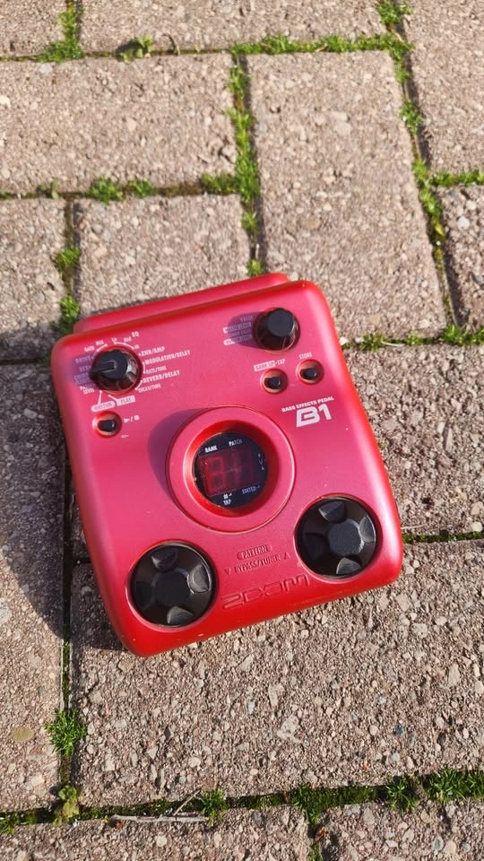 $50 Zoom B1 Bass Effects Pedal - photo 2