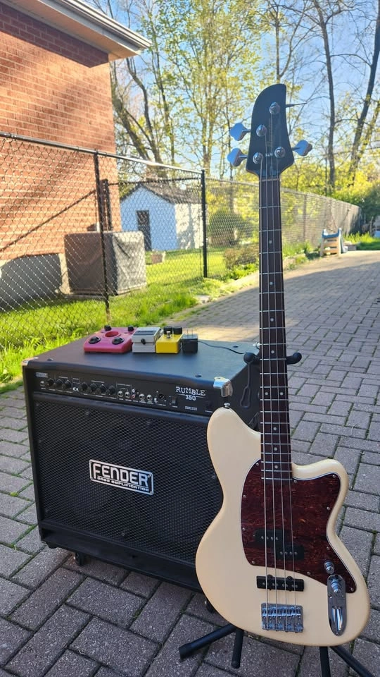 $300 Fender Rumble 350 Bass Combo Amp - photo 2