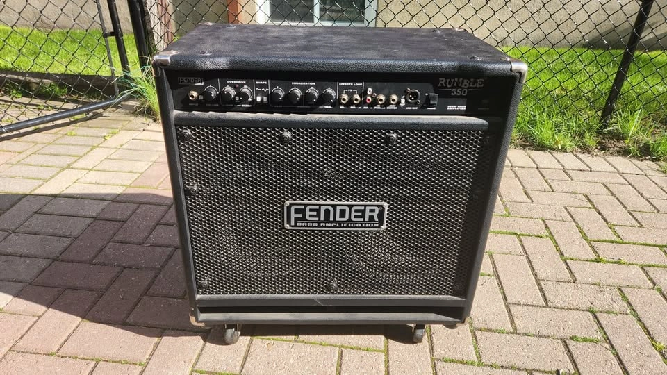 $300 Fender Rumble 350 Bass Combo Amp - photo 3