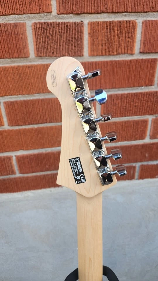 $260 Yamaha Pacifica Electric Guitar - Candy Apple Red - photo 5