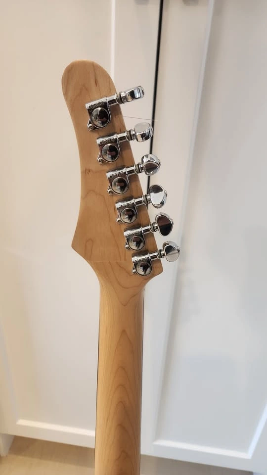 $250 Samick LK35 HSS Electric SuperStrat Guitar - Cherry Burst - photo 5