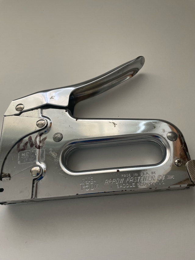 Arrow T-50 Staple Gun with 1/2" Staples - photo 2
