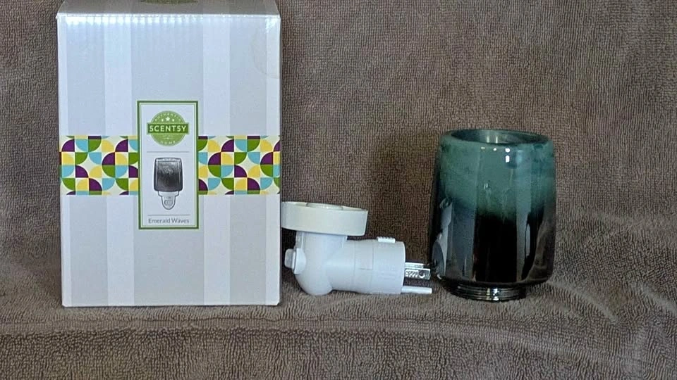 Scentsy Emerald Waves Mini Warmer NEW IN BOX