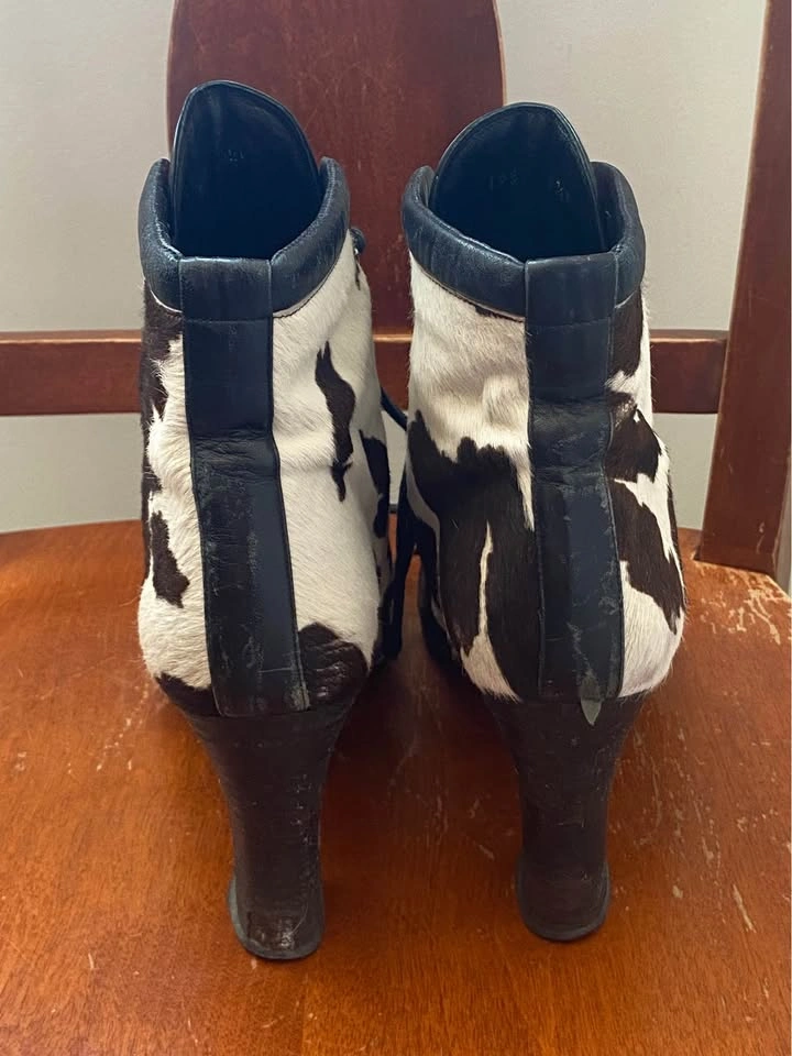 Ladies Cowhide boots Donald Pliner size 9.5 - photo 3