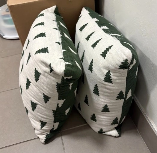 Green and white pillows - photo 2