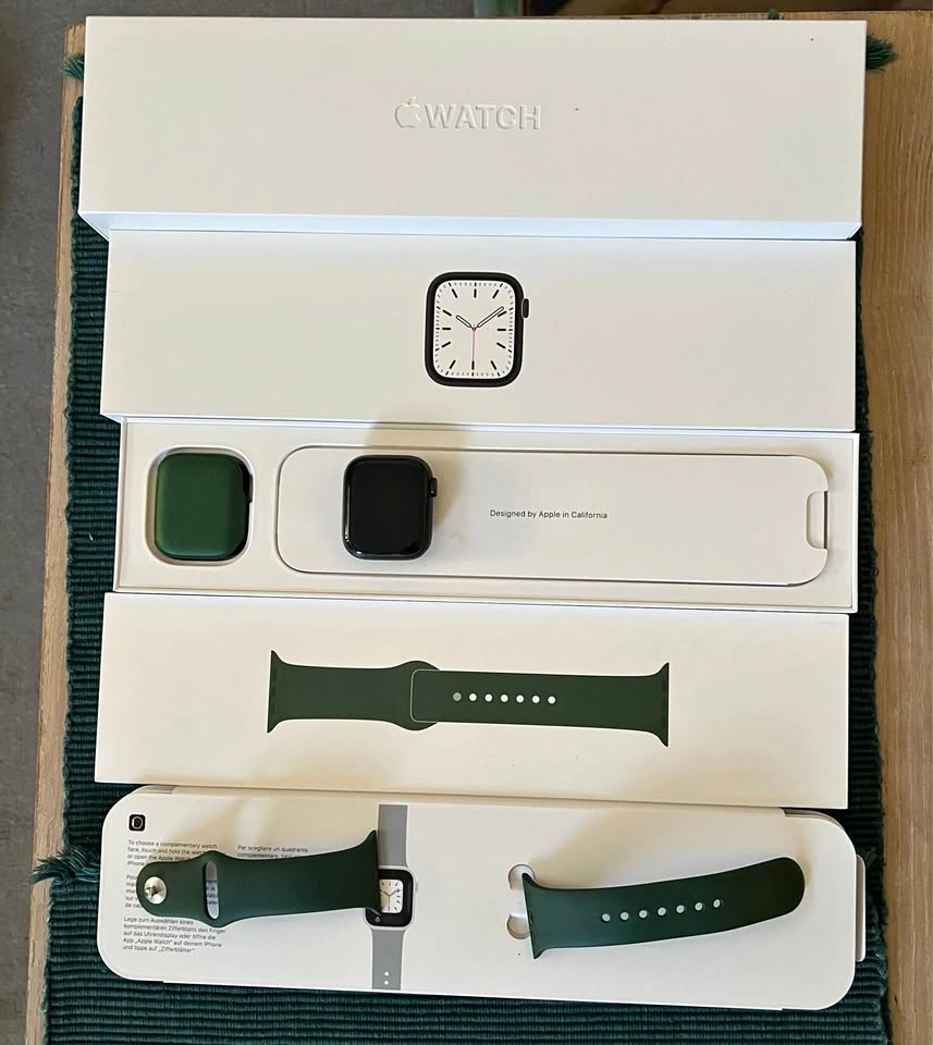 Apple Watch Series 7 41mm Green Aluminum Case + Clover Sport Ban