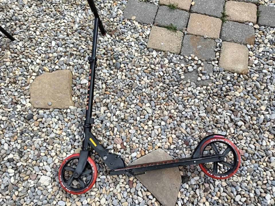 Redline scooter, 200mm wheels - photo 3