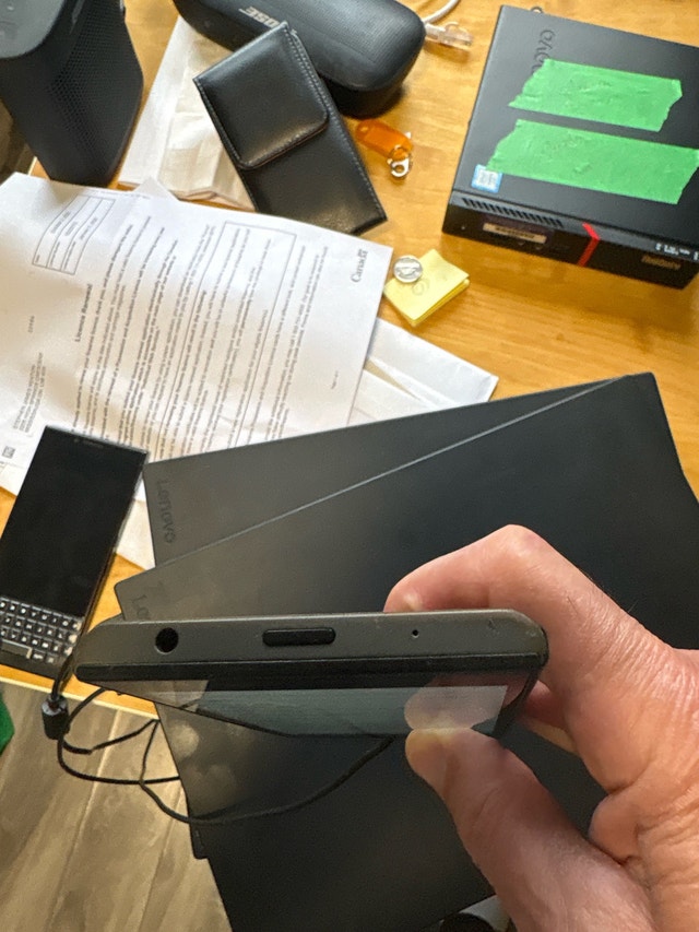 Blackberry Leap - Locked or Unlocked, Very Good Condition - photo 5