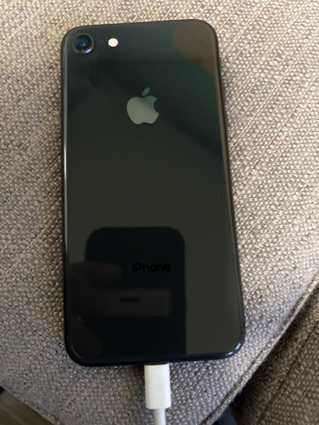 Apple iPhone 8 Unlocked 128GB, 92% Battery - photo 3
