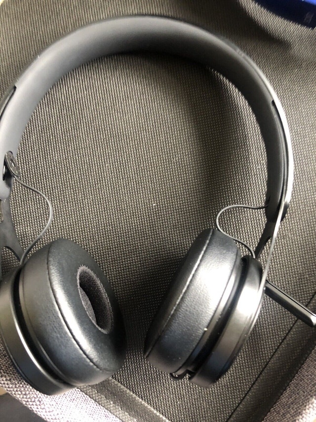Black Beats EP Wired On-Ear Headphones
