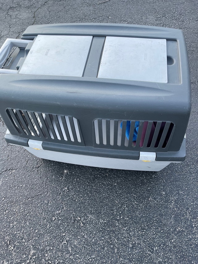 Dog Transport Box with handle and wheels - photo 4