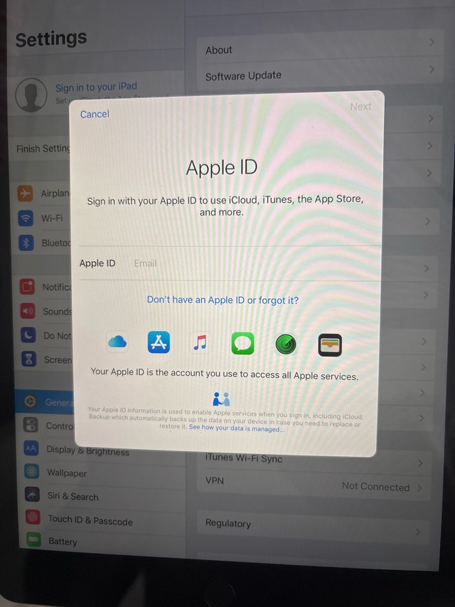 Apple iPad 6th Gen 32GB - photo 2