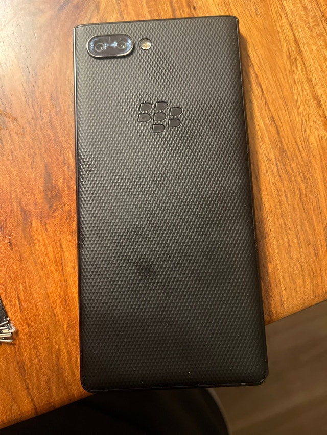 Blackberry Key2 - Unlocked, Excellent Condition - photo 3