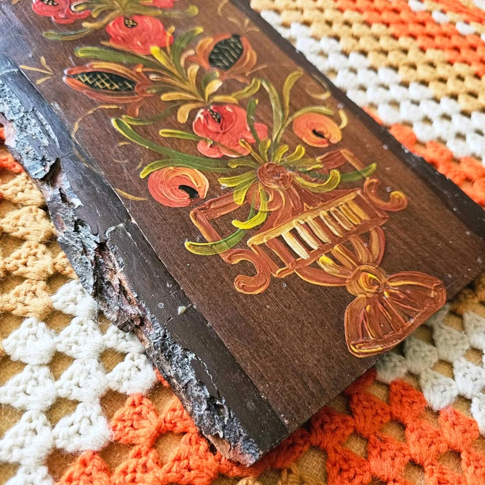 Vintage Folk Art Hand Painted Scandinavian Floral Plaque - photo 3