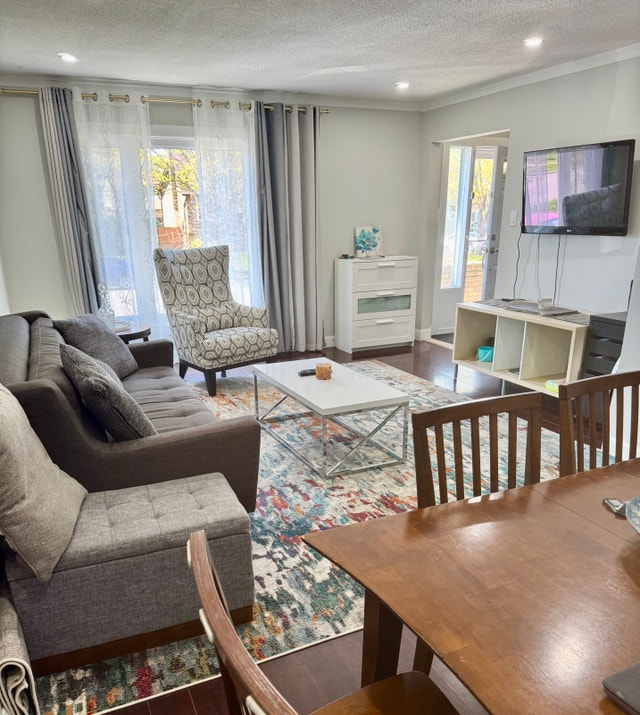 Furnished Room for Rent - Female Only | Whitby - photo 2