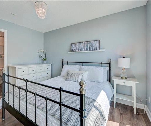 Furnished Room for Rent - Female Only | Whitby - photo 4