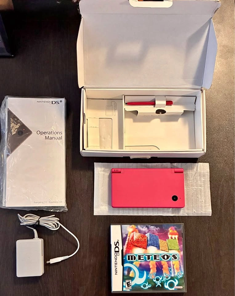 Nintendo DSi Pink CIB (near mint!) w/ Meteos game!