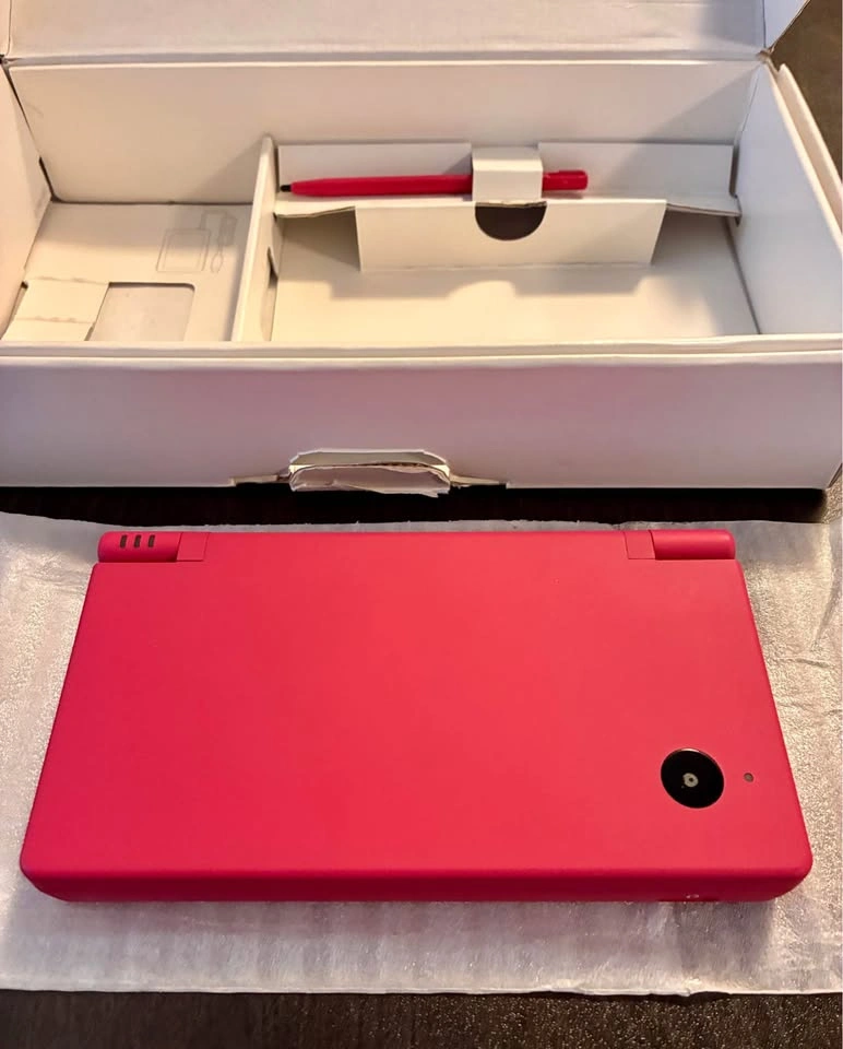 Nintendo DSi Pink CIB (near mint!) w/ Meteos game! - photo 2