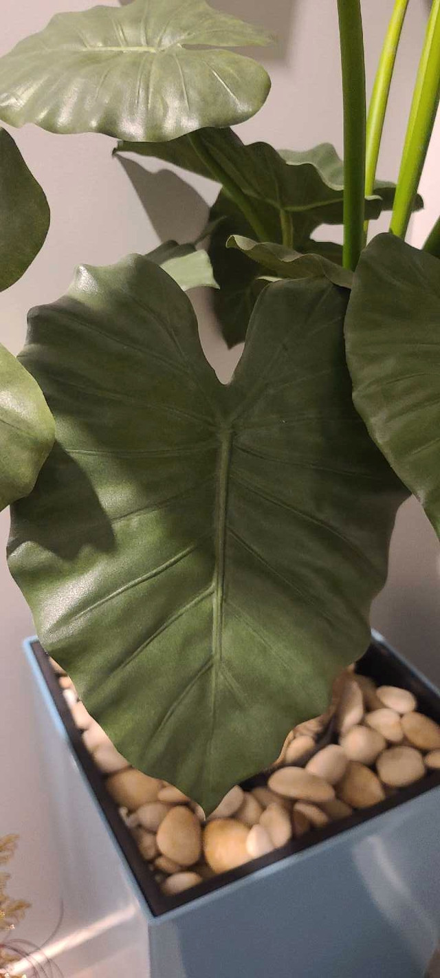 fake plant and pot - photo 2