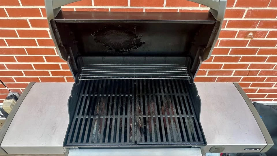 Weber Spirit II E-310 3-Burner Gas Grill + Propane Tank + Cover - photo 4