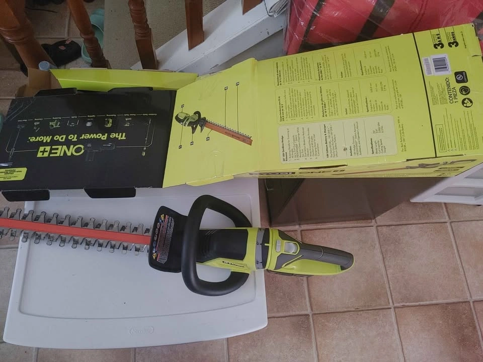 Ryobi ONE+ 22" 18V Cordless Hedge Trimmer w/ Battery & Charger - photo 3
