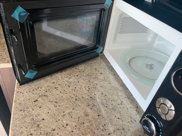 Compact Galanz microwave – Clean & Works Perfectly - photo 2