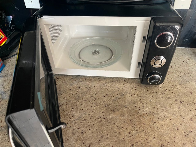 Compact Galanz microwave – Clean & Works Perfectly - photo 3